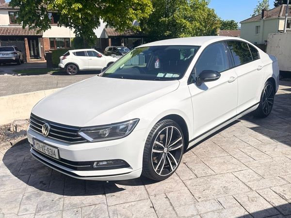 Volkswagen Passat Saloon, Diesel, 2017, White