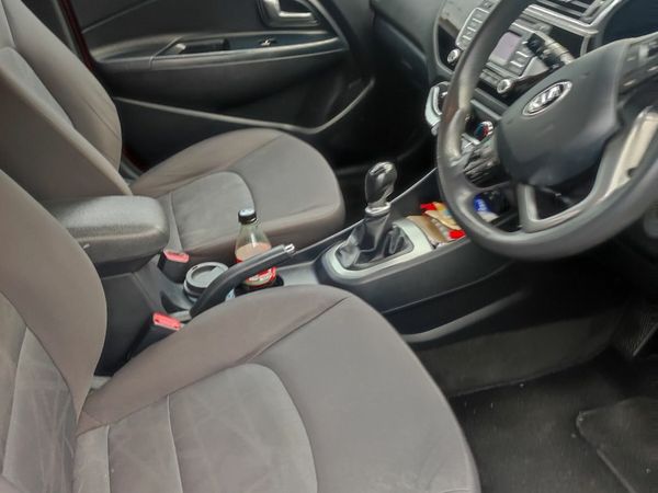 Kia Rio Hatchback, Diesel, 2015, Red