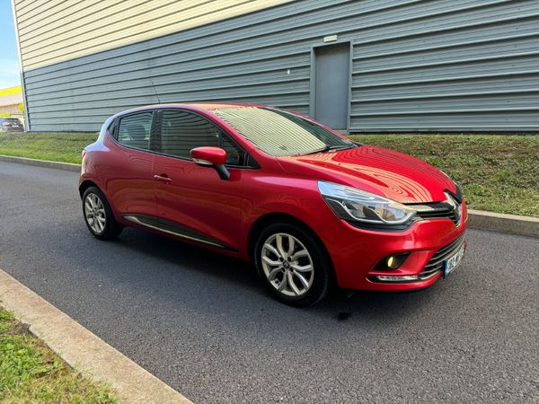 Renault Clio Hatchback, Petrol, 2018, Red