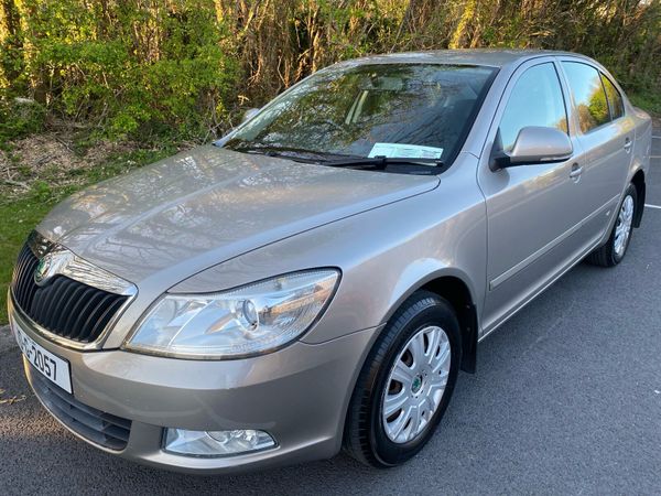 Skoda Octavia Hatchback, Diesel, 2010, Beige