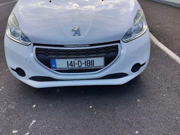 Peugeot 208 Hatchback, Petrol, 2014, White