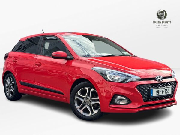 Hyundai i20 Hatchback, Petrol, 2019, Red