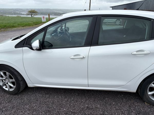 Peugeot 208 Hatchback, Petrol, 2013, White