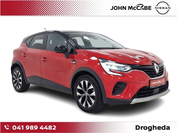 Renault Captur Hatchback, Petrol, 2022, Red