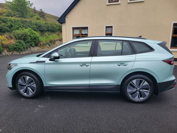 Skoda Enyaq Estate/Jeep, Electric, 2022, Grey