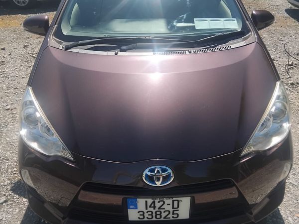 Toyota Aqua Hatchback, Petrol Hybrid, 2014, Purple