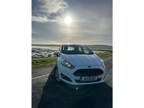 Ford Fiesta Hatchback, Petrol, 2016, White
