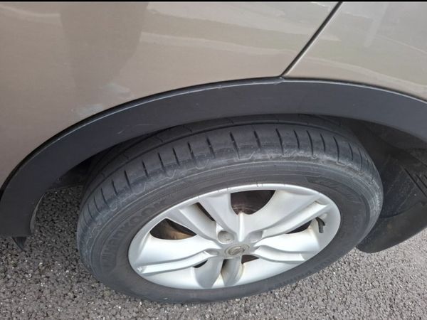 Nissan Qashqai Hatchback, Diesel, 2010, Beige