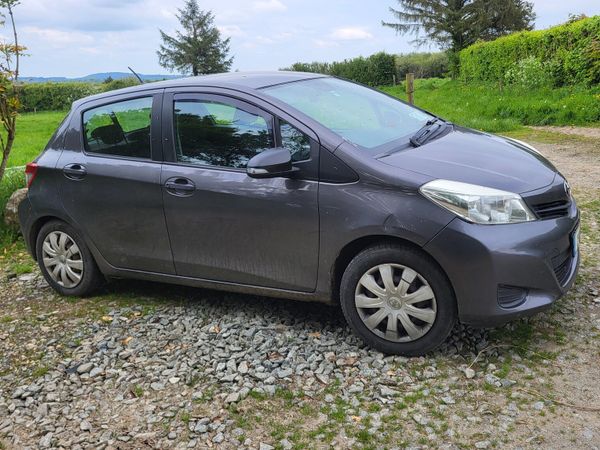 Toyota Yaris Hatchback, Petrol, 2012, Grey