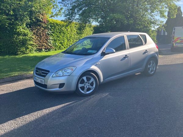 Kia Ceed Hatchback, Diesel, 2008, Silver