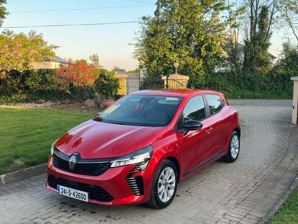 Renault Clio Hatchback, Petrol, 2024, Red