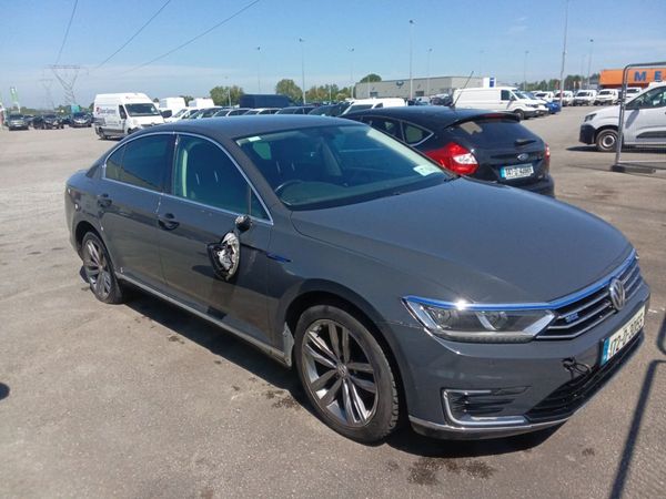 Volkswagen Passat Saloon, Petrol, 2017, Grey