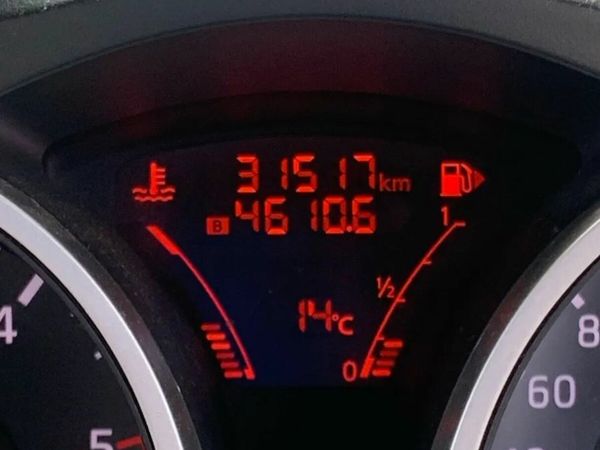 Nissan Juke SUV, Diesel, 2013, Grey