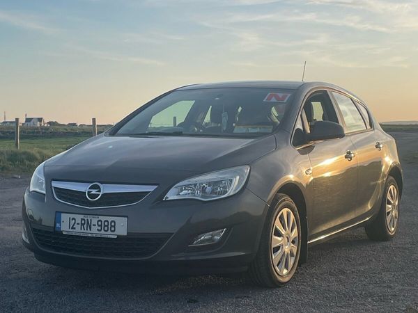 Opel Astra Hatchback, Petrol, 2012, Grey