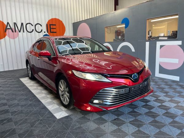 Toyota Camry Saloon, Petrol Hybrid, 2017, Red