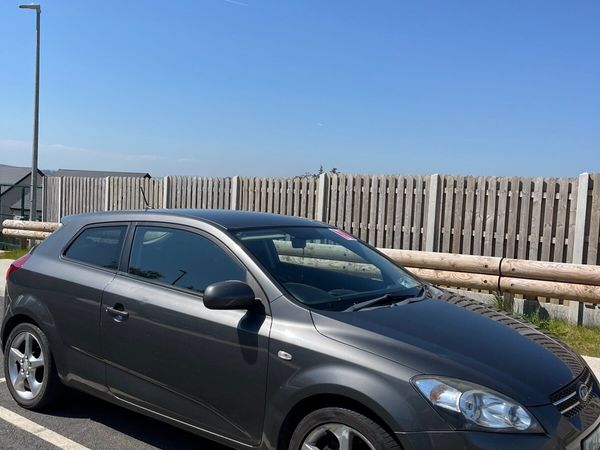 Kia Ceed Hatchback, Diesel, 2010, Grey