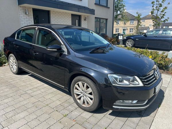 Volkswagen Passat Saloon, Petrol, 2011, Black