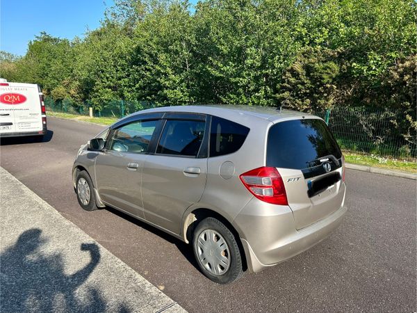 Honda Fit Hatchback, Petrol, 2010, Gold