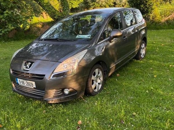 Peugeot 5008 MPV, Diesel, 2011, Grey