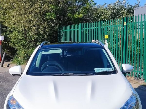 Nissan Qashqai Hatchback, Diesel, 2012, White