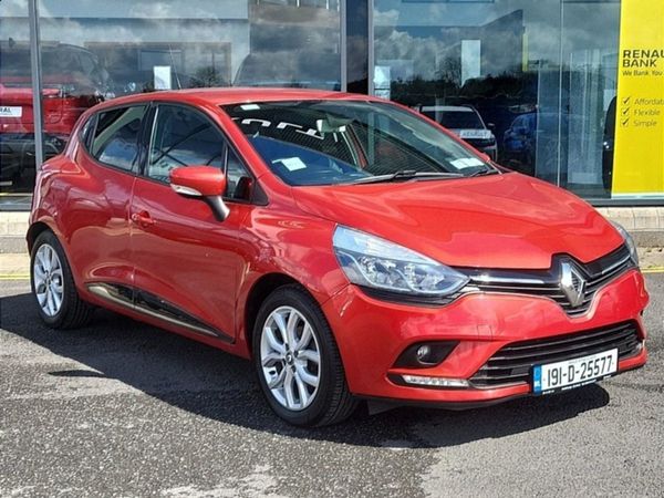 Renault Clio Hatchback, Petrol, 2019, Red