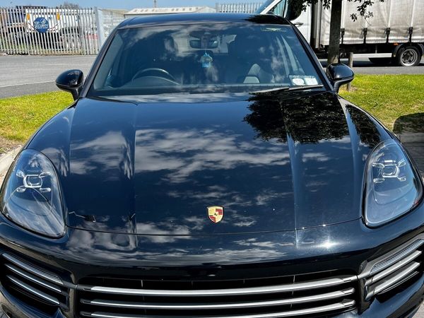 Porsche Cayenne SUV, Petrol Plug-in Hybrid, 2020, Black