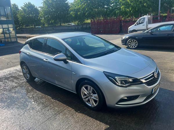 Vauxhall Astra Hatchback, Diesel, 2018, Silver