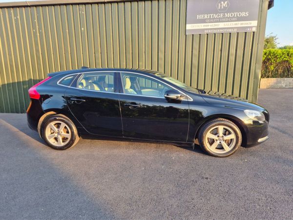 Volvo V40 Hatchback, Diesel, 2015, Black