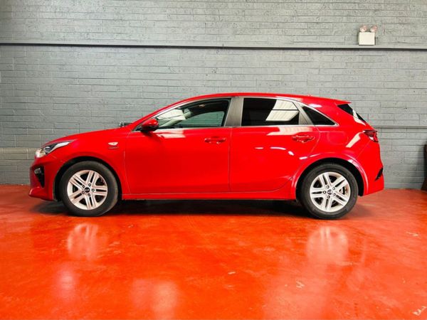 Kia Ceed Hatchback, Petrol, 2021, Red