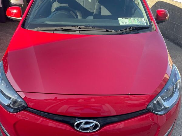 Hyundai i20 Hatchback, Petrol, 2013, Red