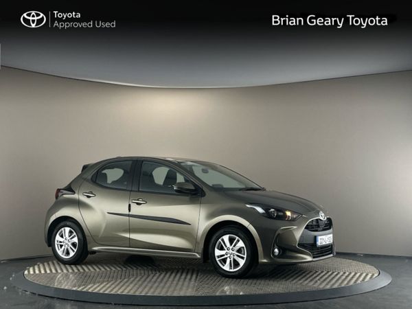 Toyota Yaris Hatchback, Petrol Hybrid, 2022, Green