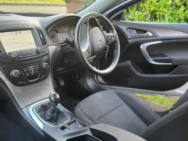 Opel Insignia Hatchback, Diesel, 2015, Silver