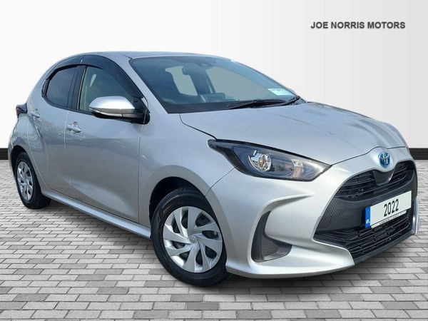Toyota Yaris Hatchback, Petrol Hybrid, 2022, Silver