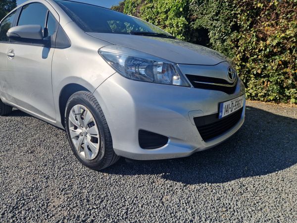 Toyota Yaris Hatchback, Petrol, 2014, Silver