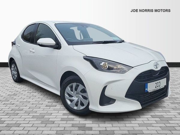 Toyota Yaris Hatchback, Petrol, 2021, White