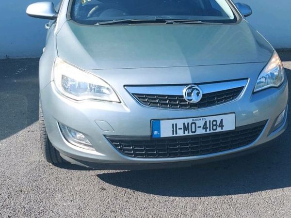 Vauxhall Astra Hatchback, Petrol, 2011, Silver