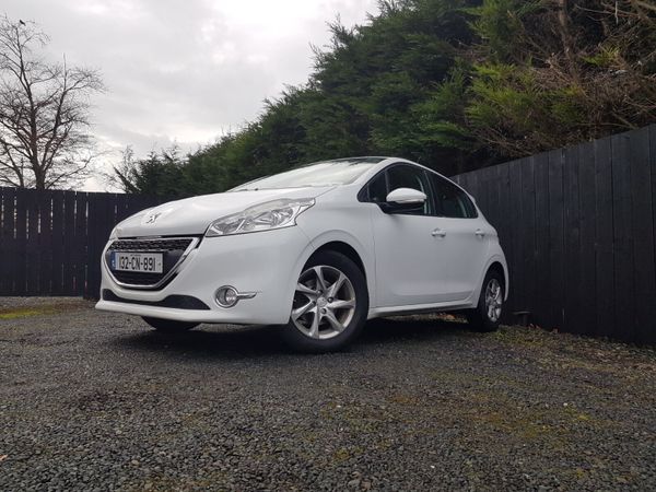 Peugeot 208 Hatchback, Petrol, 2013, White