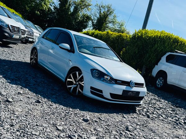 Volkswagen Golf Hatchback, Petrol, 2015, White