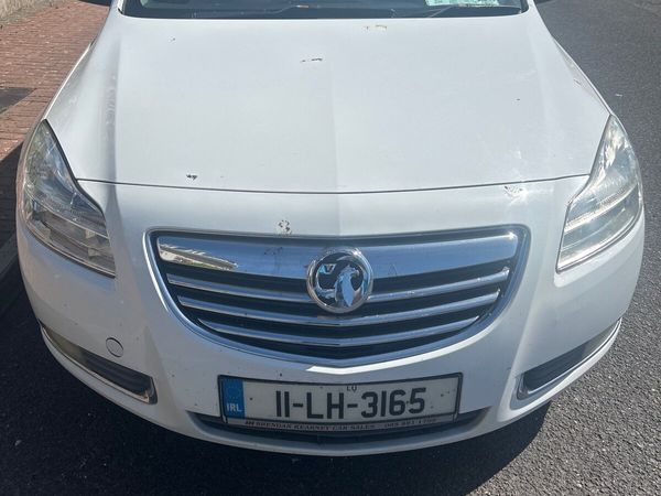 Vauxhall Insignia Hatchback, Diesel, 2011, White