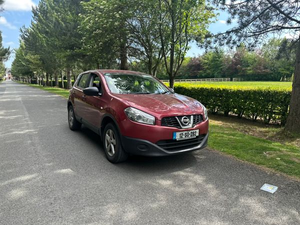 Nissan Qashqai Hatchback, Diesel, 2012, Red