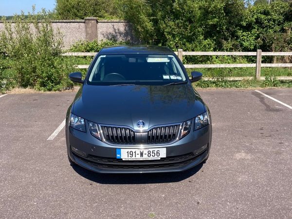 Skoda Octavia Saloon, Petrol, 2019, Grey