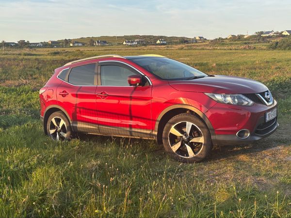 Nissan Qashqai Hatchback, Diesel, 2016, Red