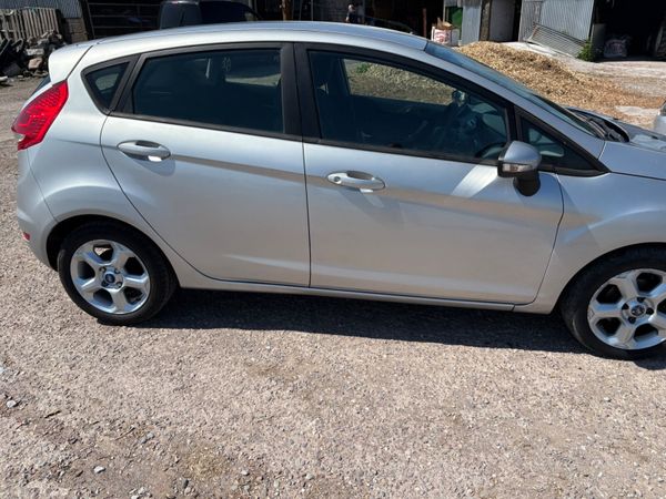 Ford Fiesta Hatchback, Petrol, 2011, Silver