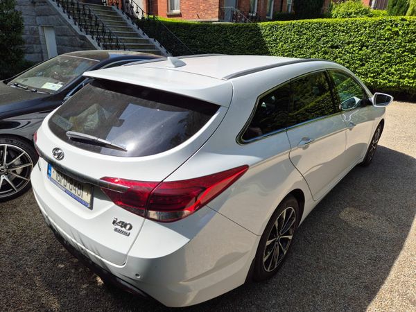 Hyundai i40 Estate/Jeep, Diesel, 2016, White