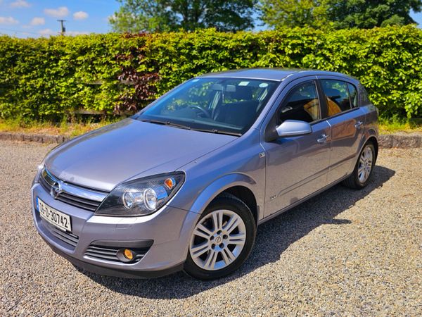 Opel Astra Hatchback, Petrol, 2006, Silver