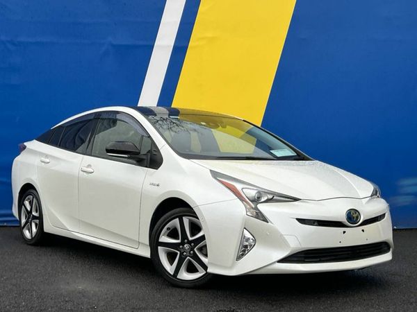 Toyota Prius Hatchback, Petrol Hybrid, 2017, White