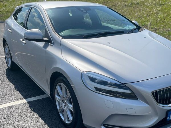 Volvo V40 Hatchback, Diesel, 2017, Silver