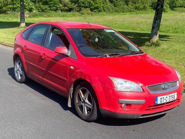 Ford Focus Hatchback, Petrol, 2007, Red