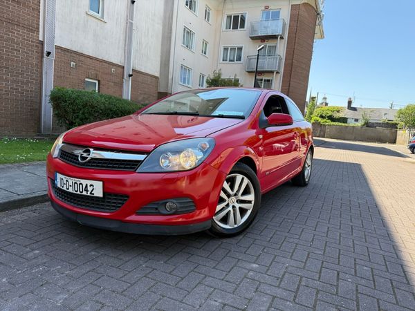 Opel Astra Hatchback, Petrol, 2010, Red