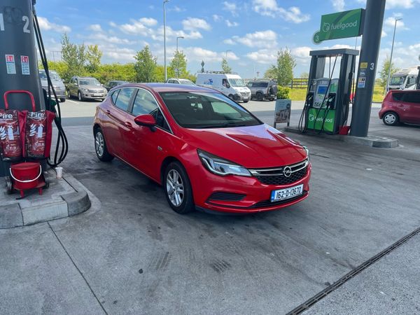 Opel Astra Hatchback, Petrol, 2016, Red